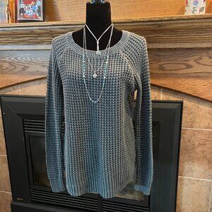 Lovely American Eagle Sweater & Beaded necklace set! Size M